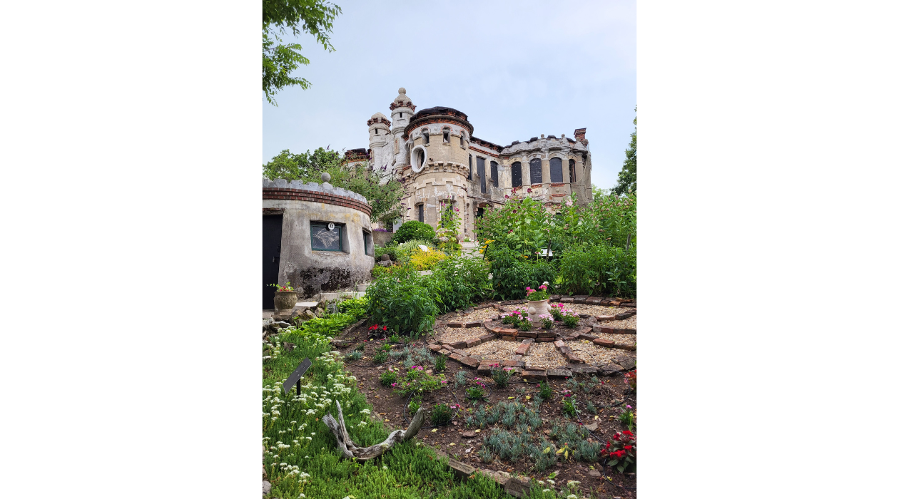 Bannerman Castle with garden in front of it
